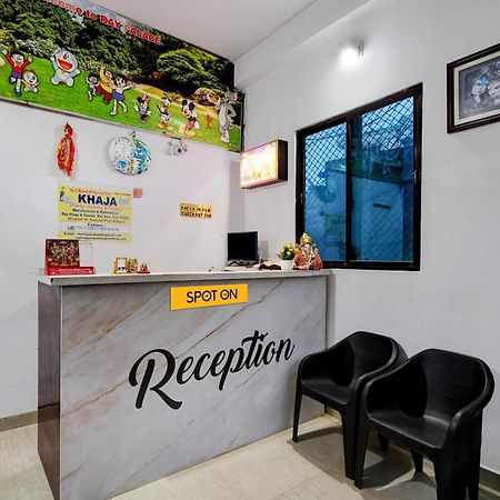 Spot On Ray Palace Hotel Puri Luaran gambar