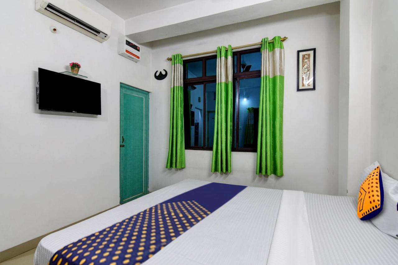Spot On Ray Palace Hotel Puri Luaran gambar