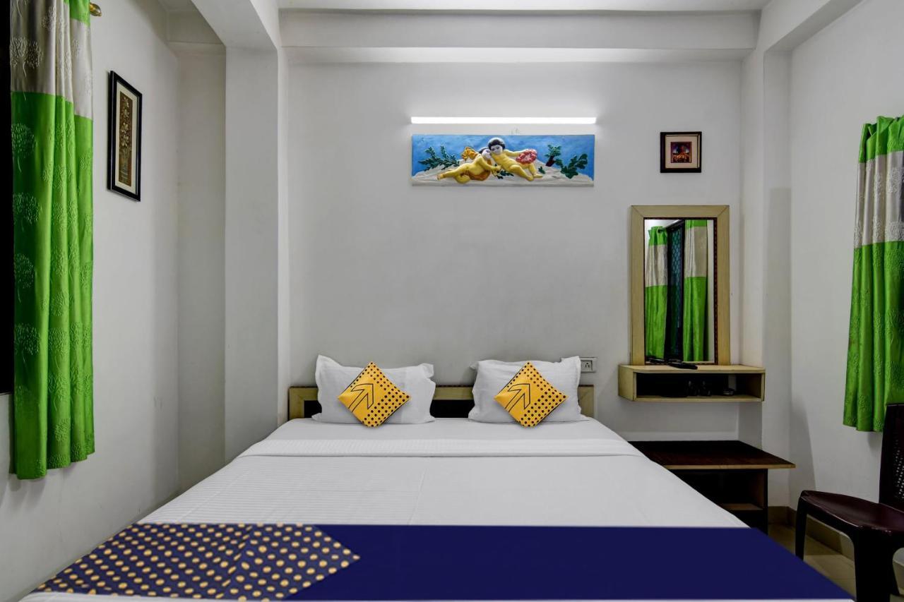 Spot On Ray Palace Hotel Puri Luaran gambar