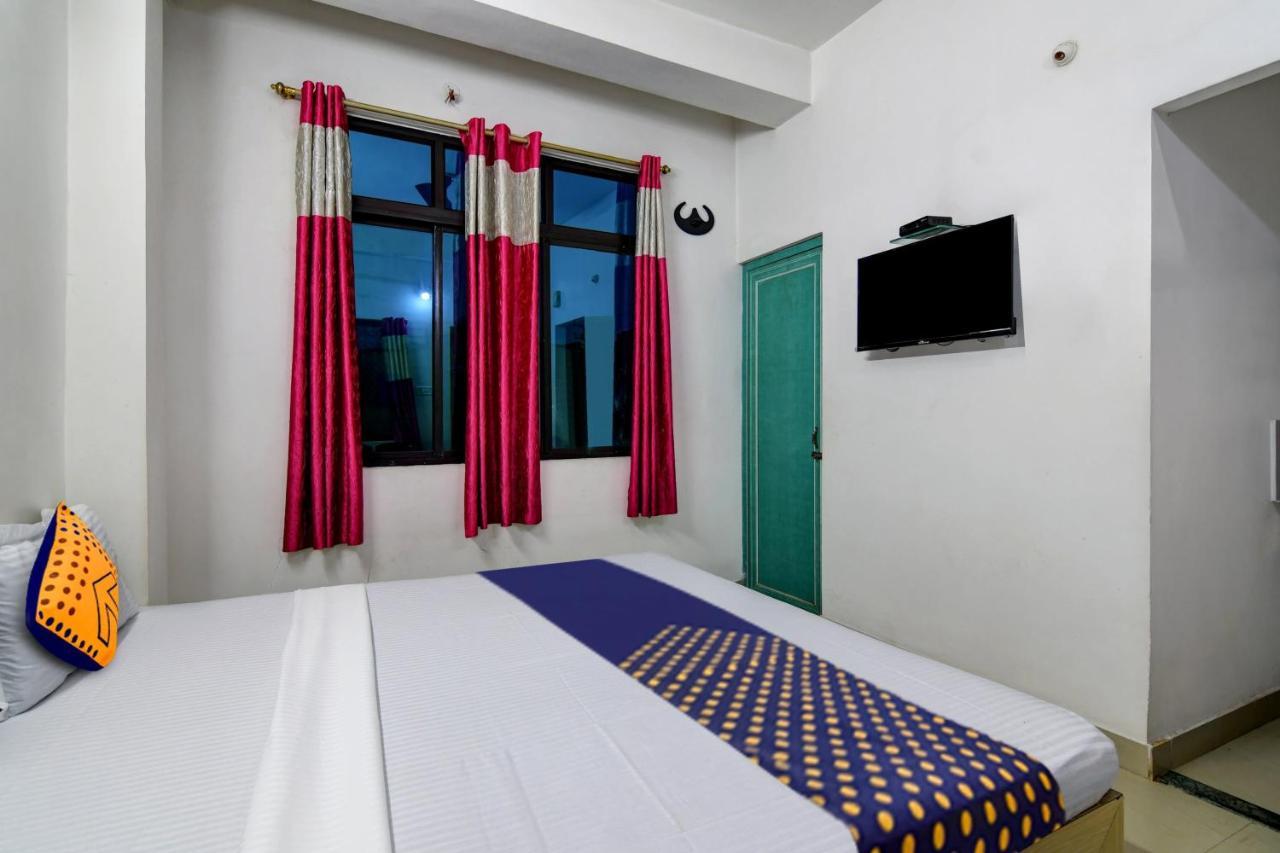 Spot On Ray Palace Hotel Puri Luaran gambar