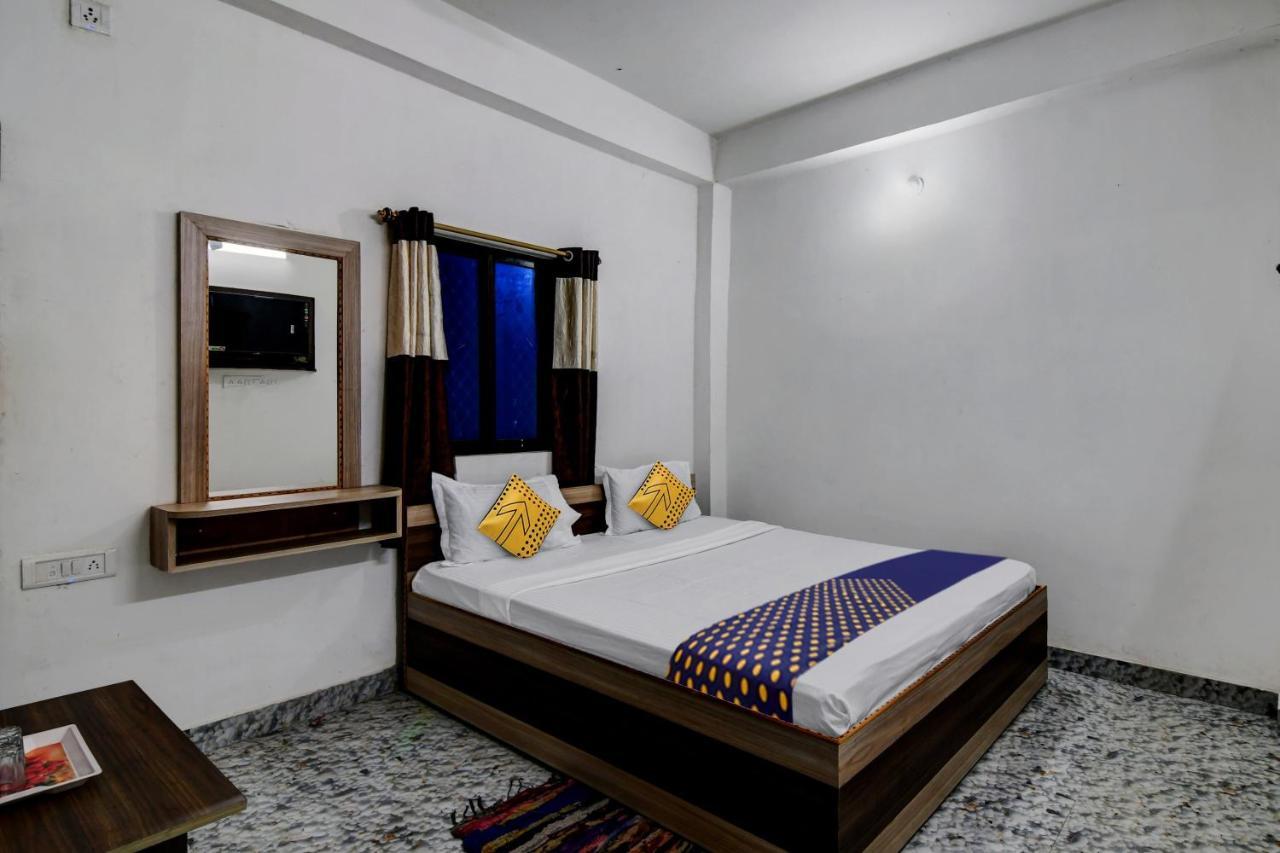 Spot On Ray Palace Hotel Puri Luaran gambar