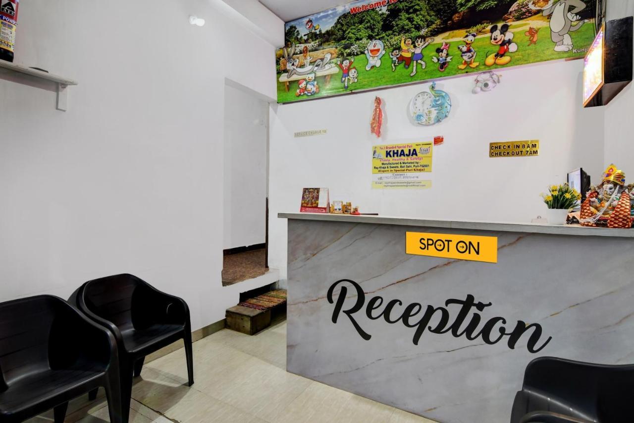 Spot On Ray Palace Hotel Puri Luaran gambar