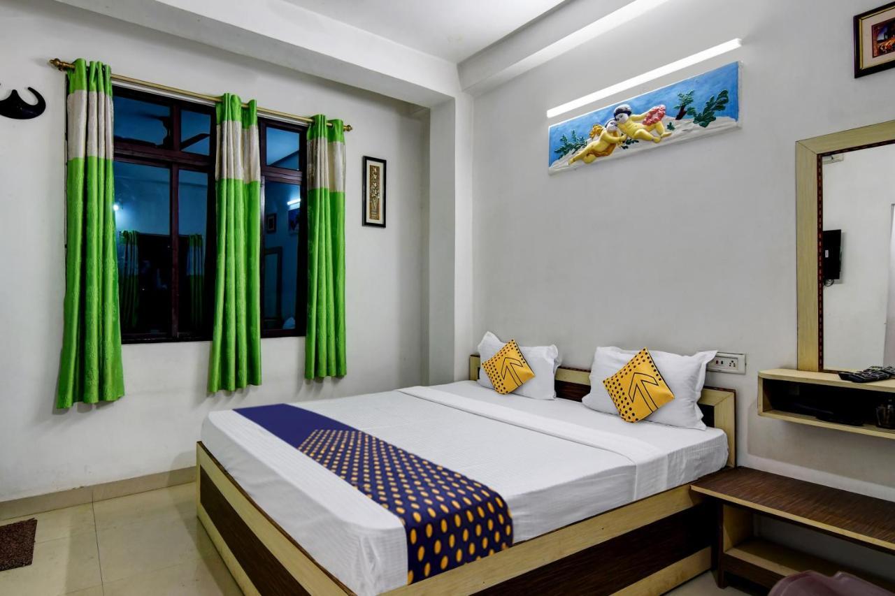 Spot On Ray Palace Hotel Puri Luaran gambar
